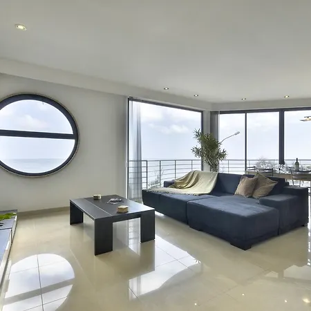 Seafront Apartment *
